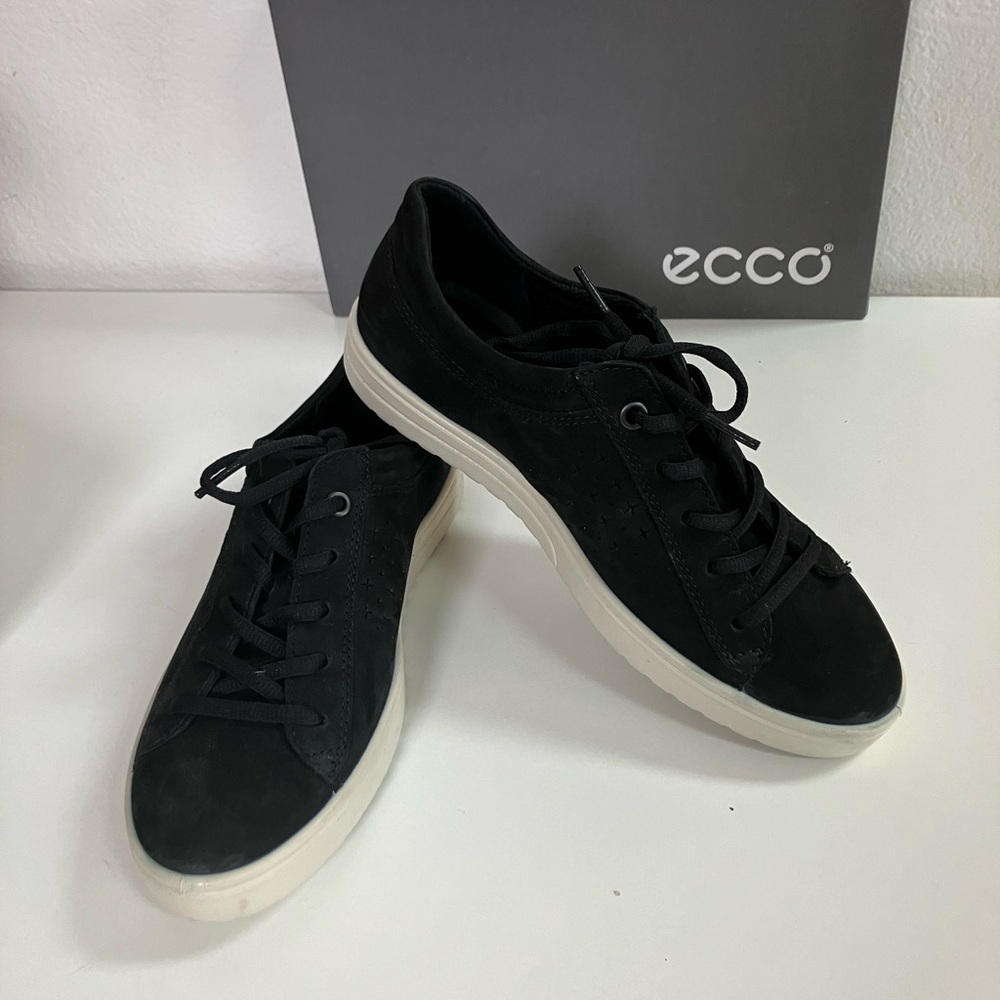 ECCO Black Suede Low-Top Sneakers – EU 38 (US 8)